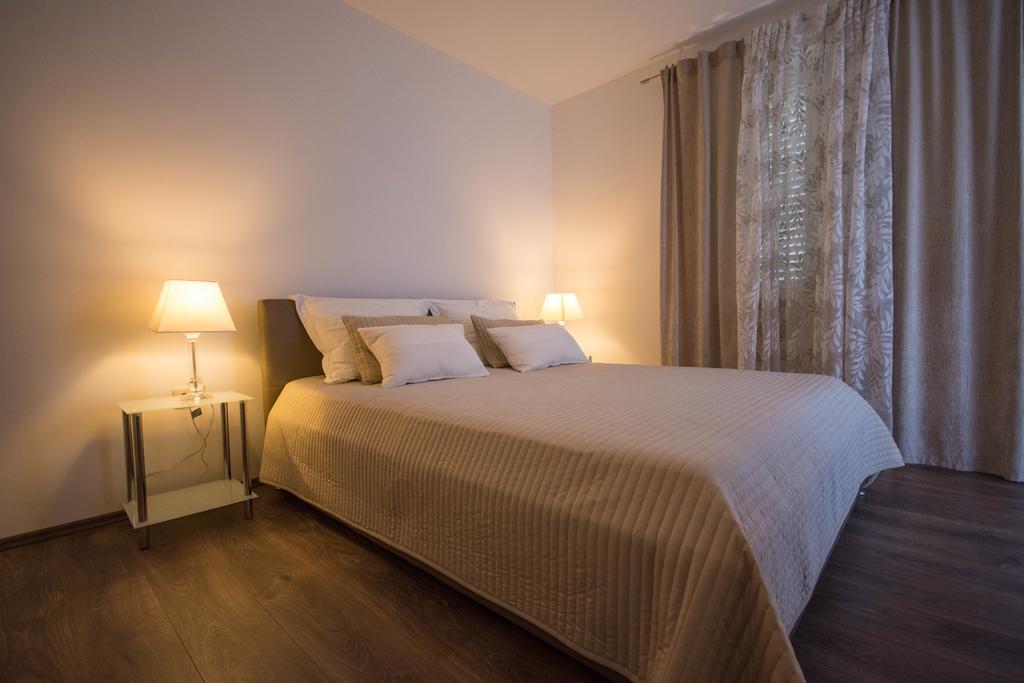 Apartments Maria โตรกีร์ ภายนอก รูปภาพ